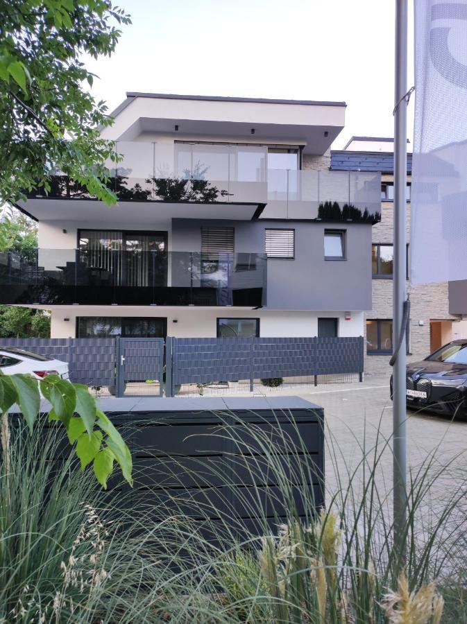 Luxurioeses Penthouse Mit Blick Auf Die Uno-City Und Dem Kaiserwasser. 3Schlafzimmer, 2 Baeder, Privat Lift Ins Apartment Wiedeń Zewnętrze zdjęcie