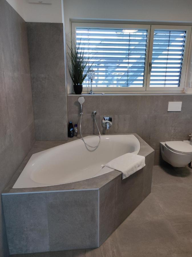 Luxurioeses Penthouse Mit Blick Auf Die Uno-City Und Dem Kaiserwasser. 3Schlafzimmer, 2 Baeder, Privat Lift Ins Apartment Wiedeń Zewnętrze zdjęcie